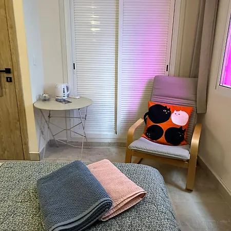 Alloggio in famiglia Peaceful Little Bedroom - Shared With 2 Cats *