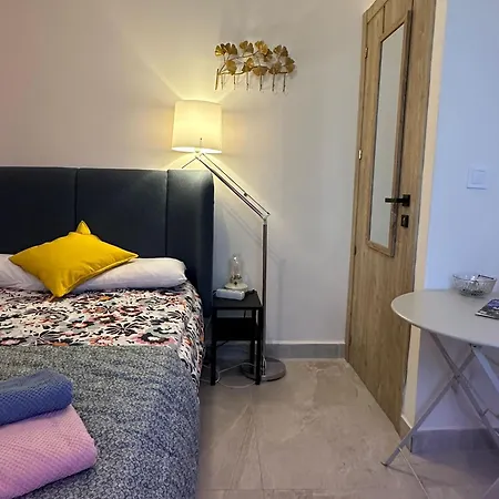 Peaceful Little Bedroom - Shared With 2 Cats * Málaga