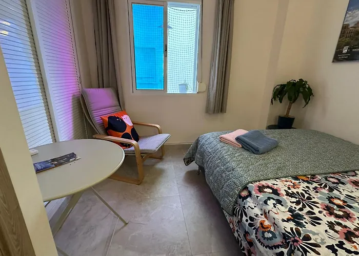 Peaceful Little Bedroom - Shared With 3 Cats * Málaga