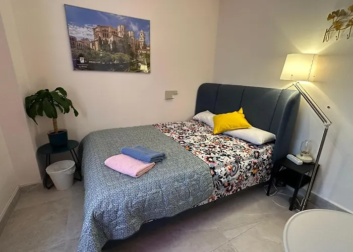 Peaceful Little Bedroom - Shared With 3 Cats