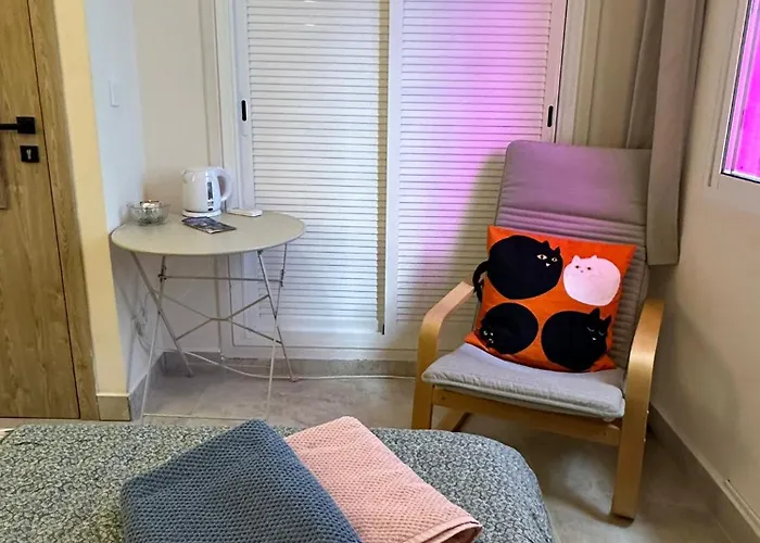 Pansiyon Peaceful Little Bedroom - Shared With 3 Cats *
