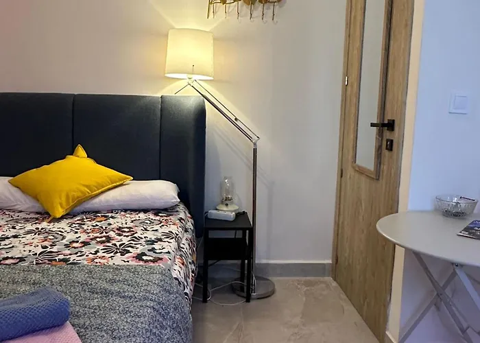 Peaceful Little Bedroom - Shared With 3 Cats * Málaga